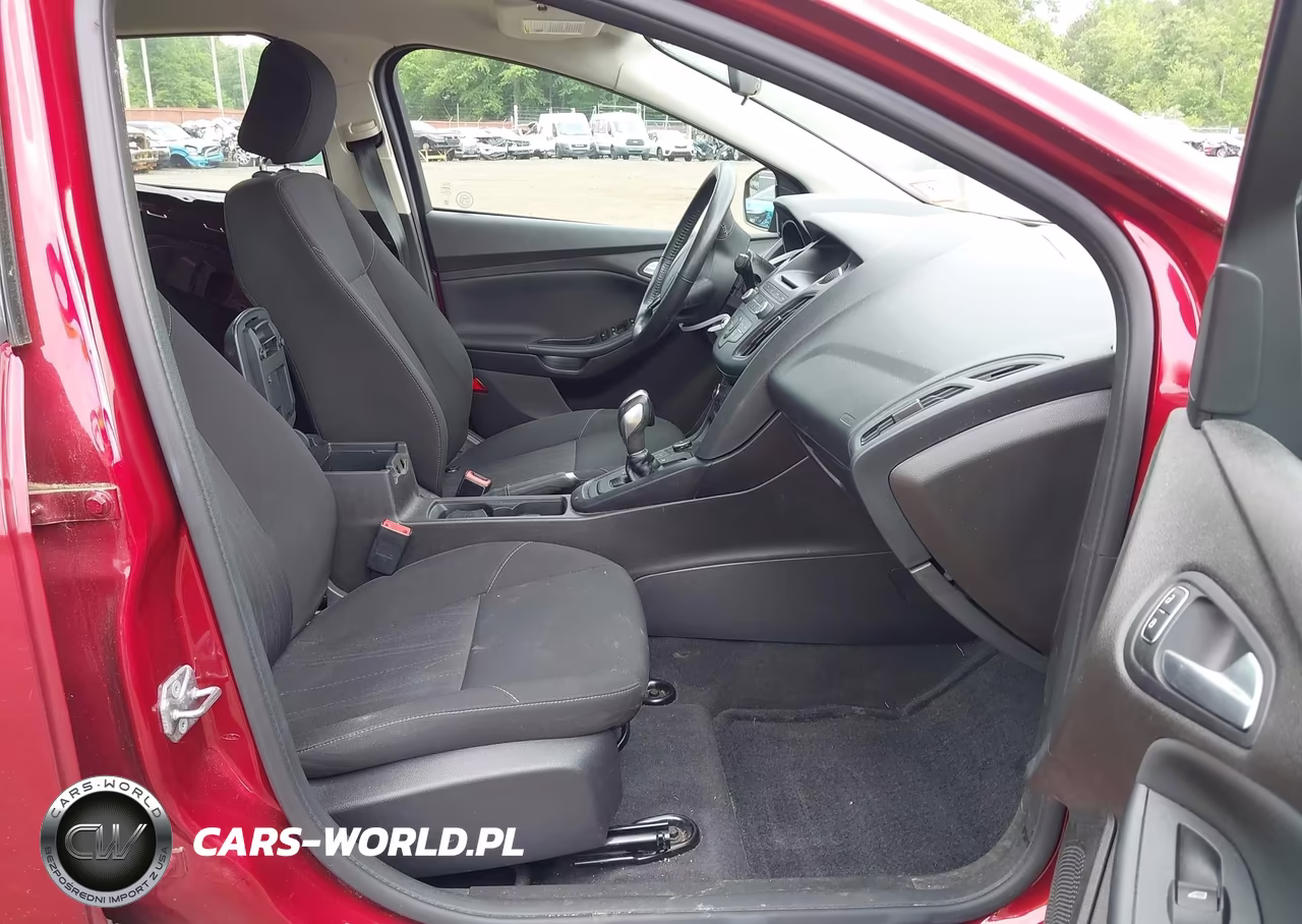 2016 Ford Focus Se VIN:1FADP3F21GL304007 - 5