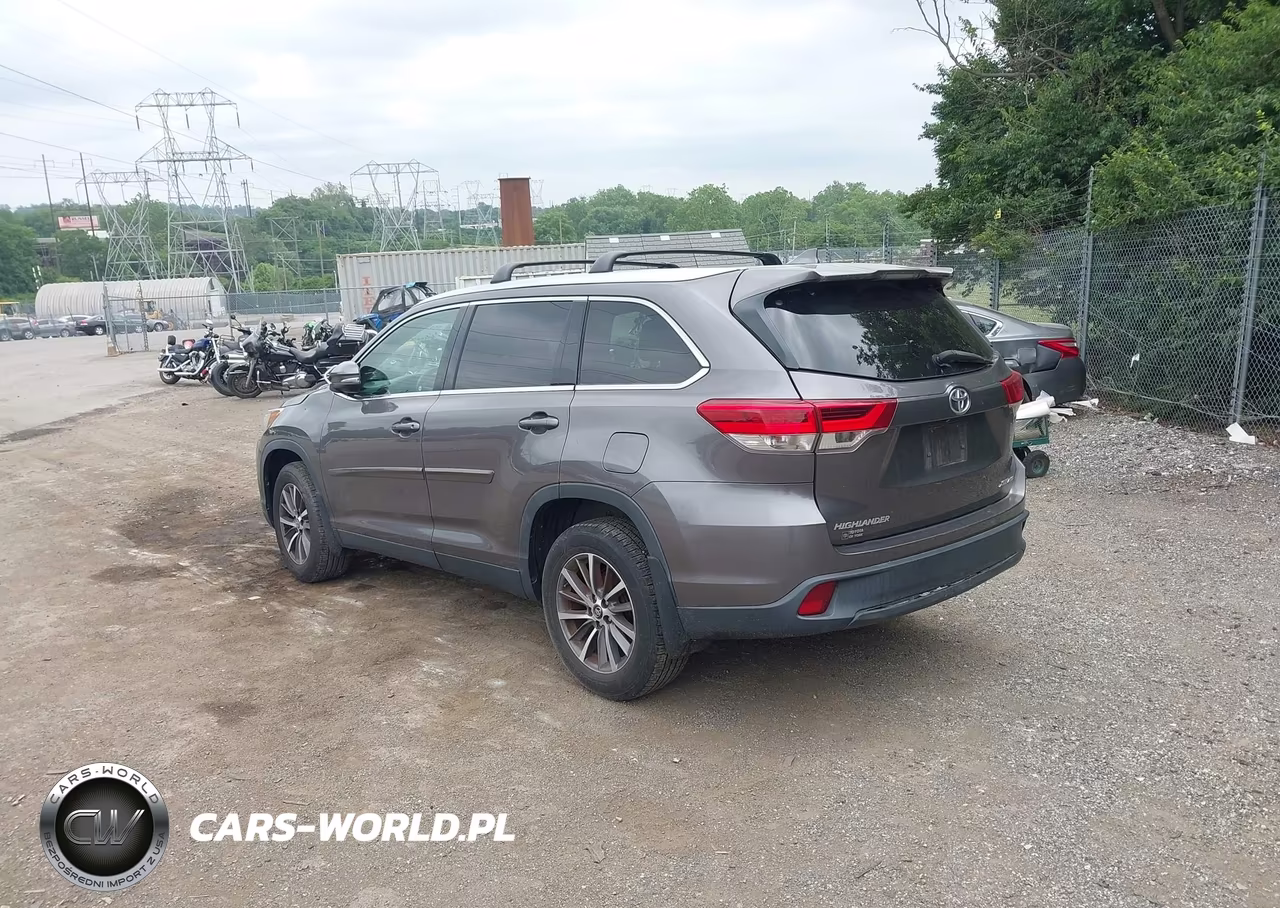 2019 Toyota Highlander Xle VIN:5TDJZRFH1KS569094 - 3