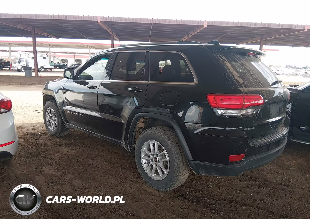 2018 Jeep Grand Cherokee Laredo E 4X4 VIN:1C4RJFAG1JC328305 - 3