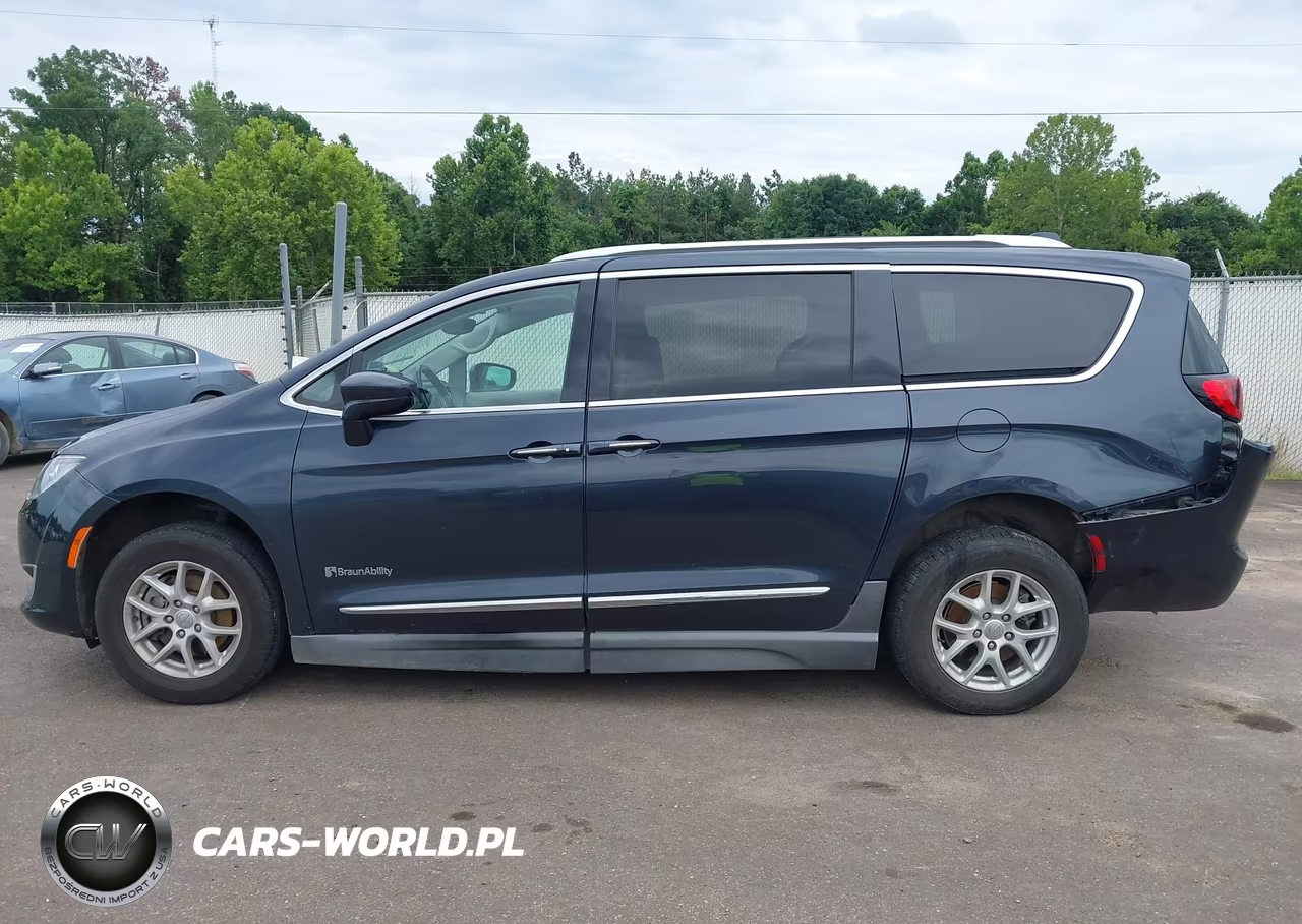 2020 Chrysler Pacifica Touring L VIN:2C4RC1BG9LR140525 - 14