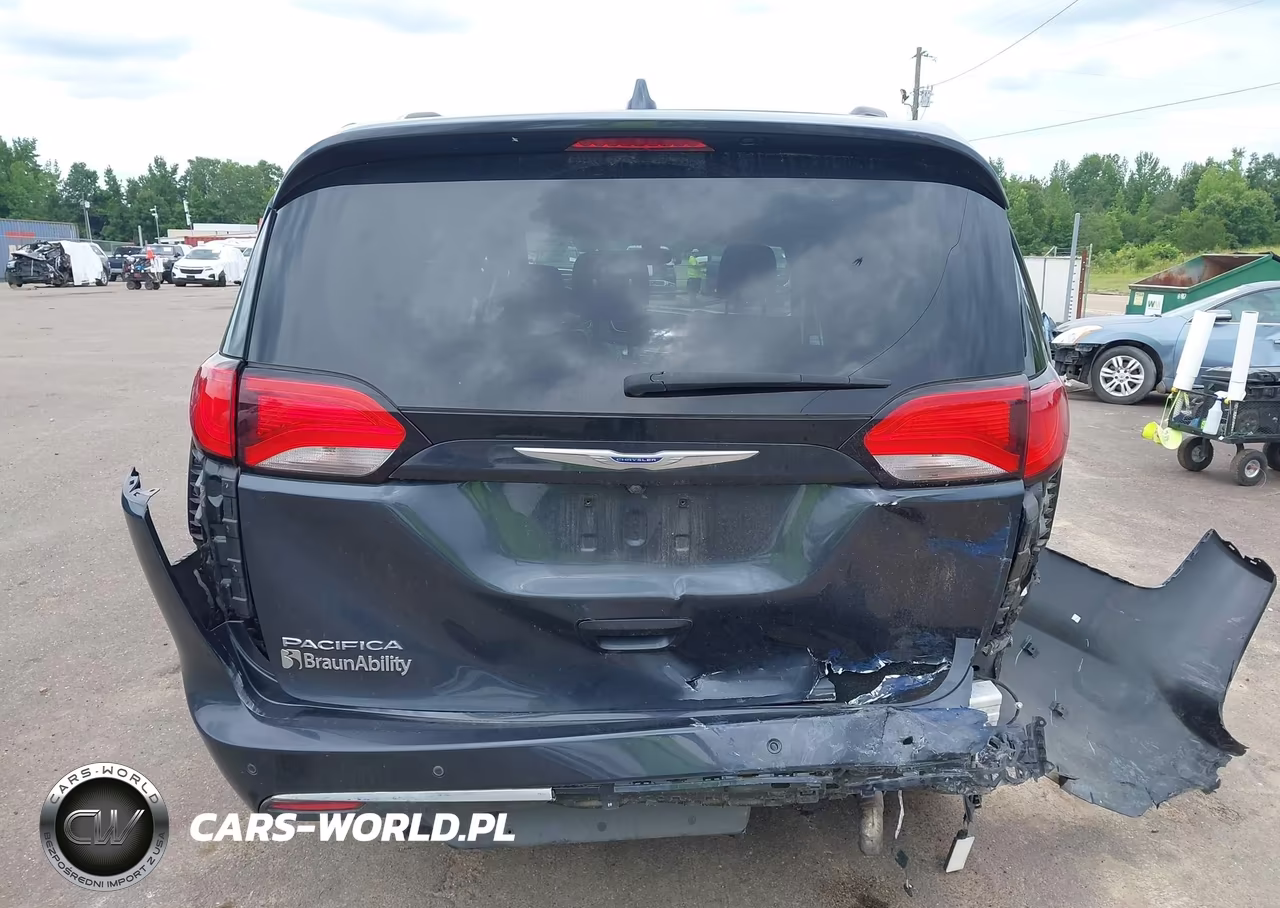 2020 Chrysler Pacifica Touring L VIN:2C4RC1BG9LR140525 - 16