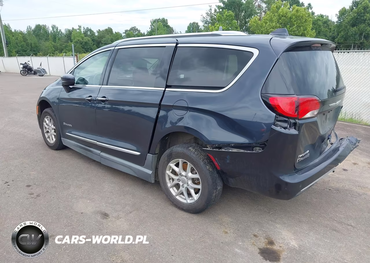 2020 Chrysler Pacifica Touring L VIN:2C4RC1BG9LR140525 - 3