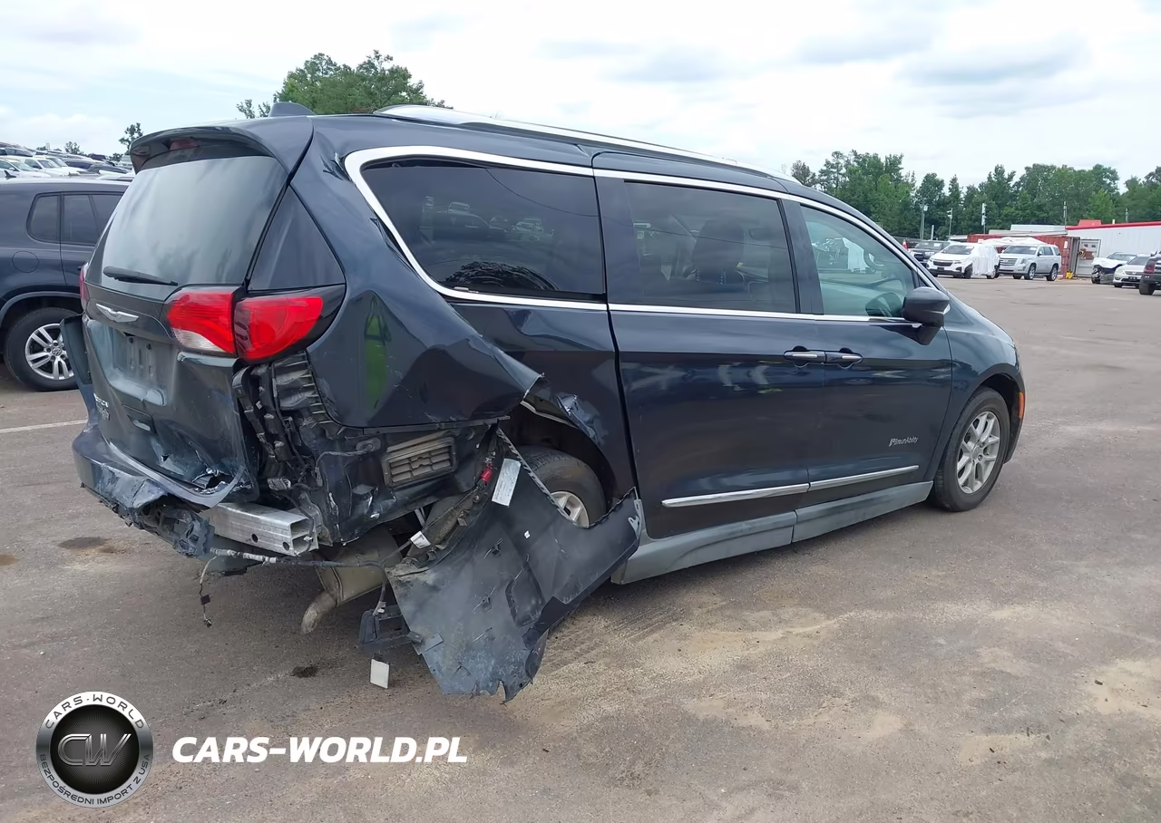 2020 Chrysler Pacifica Touring L VIN:2C4RC1BG9LR140525 - 4