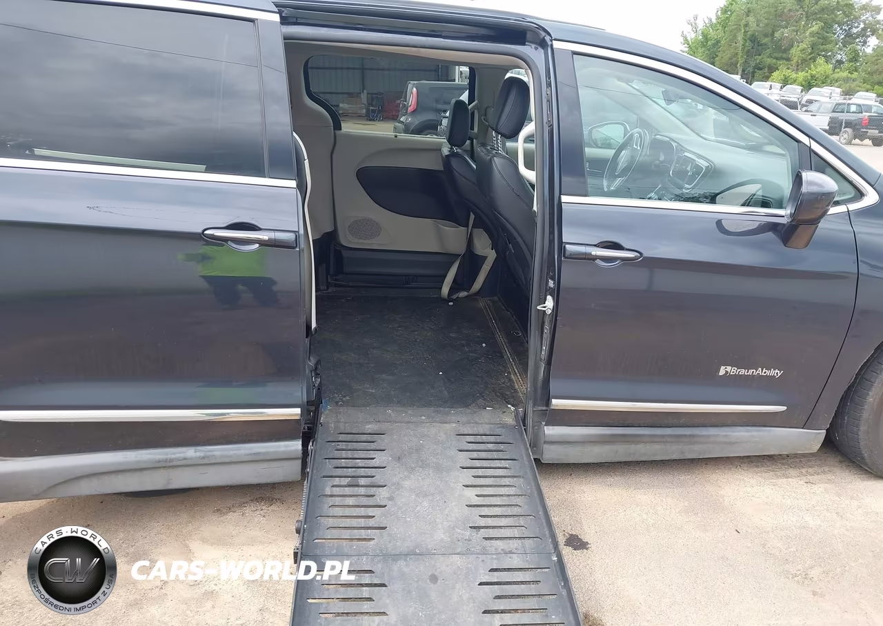 2020 Chrysler Pacifica Touring L VIN:2C4RC1BG9LR140525 - 8