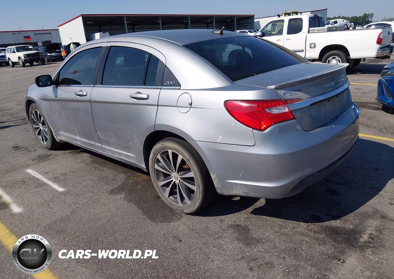 2014 Chrysler 200 Touring VIN:1C3CCBBBXEN119929 - 3