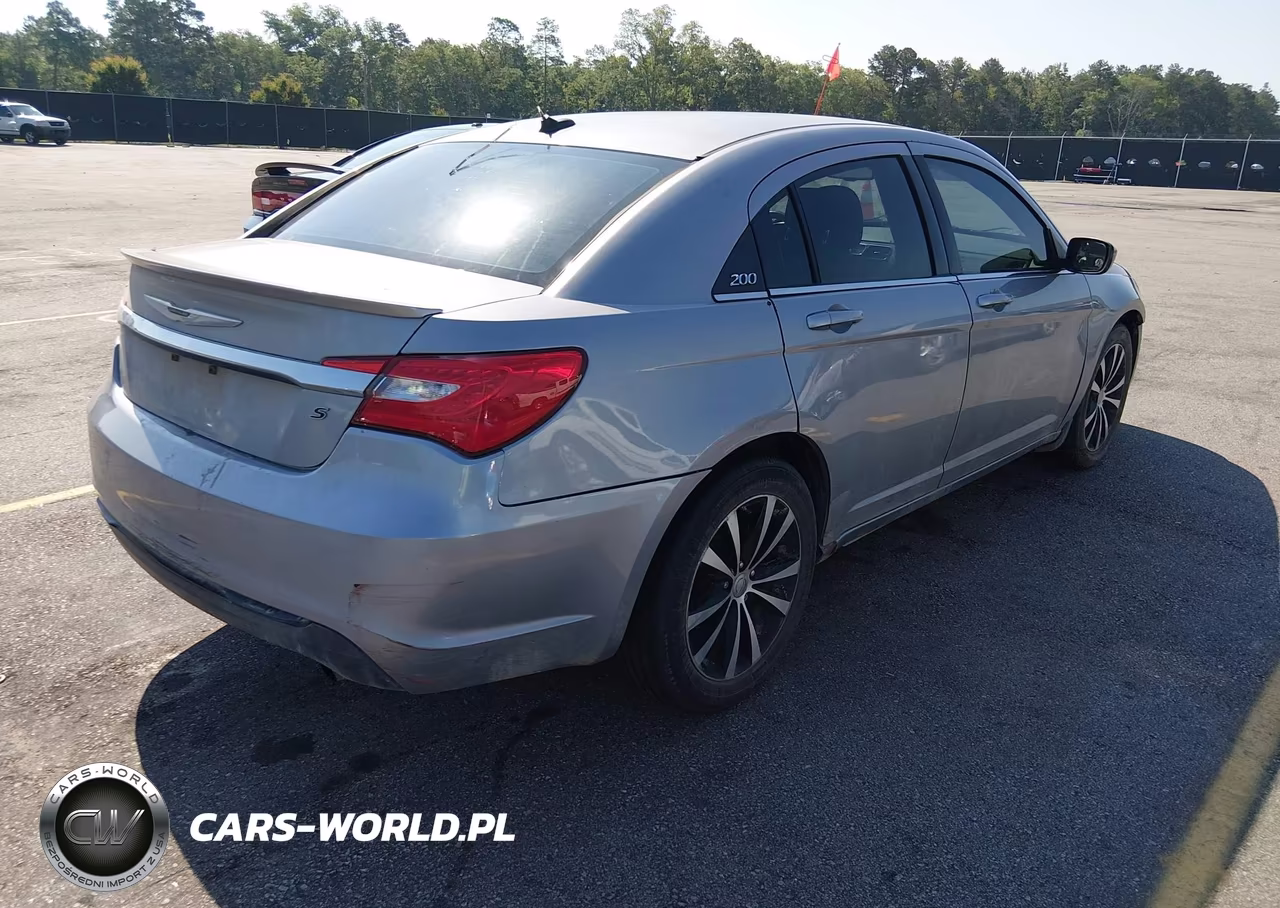 2014 Chrysler 200 Touring VIN:1C3CCBBBXEN119929 - 4