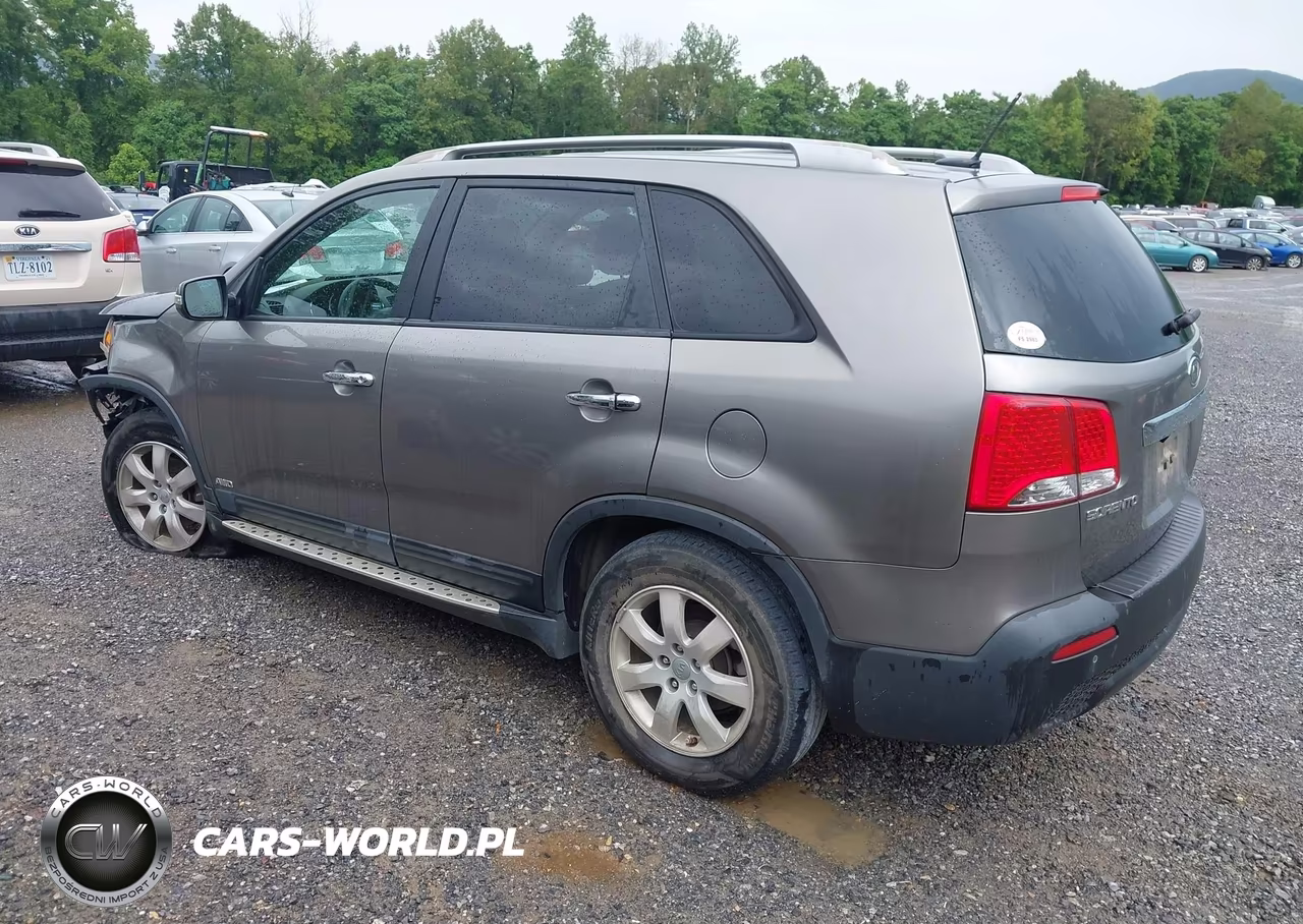 2013 Kia Sorento Lx V6 VIN:5XYKTDA24DG324379 - 3