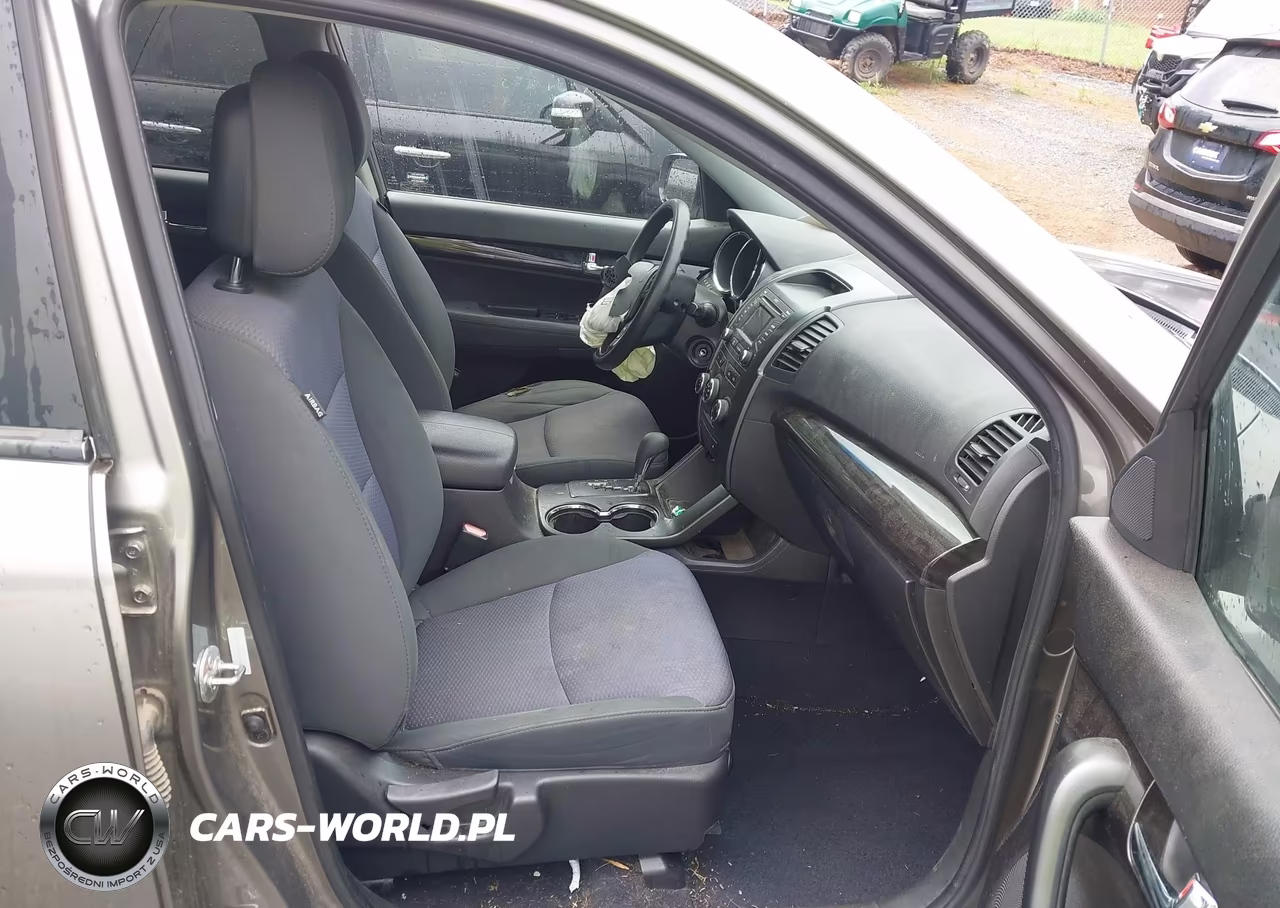 2013 Kia Sorento Lx V6 VIN:5XYKTDA24DG324379 - 5