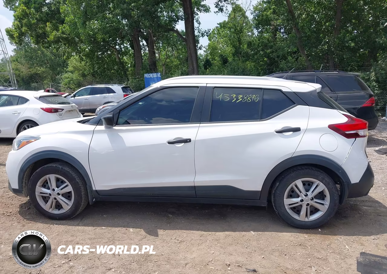 2019 Nissan Kicks S VIN:3N1CP5CU3KL520609 - 14