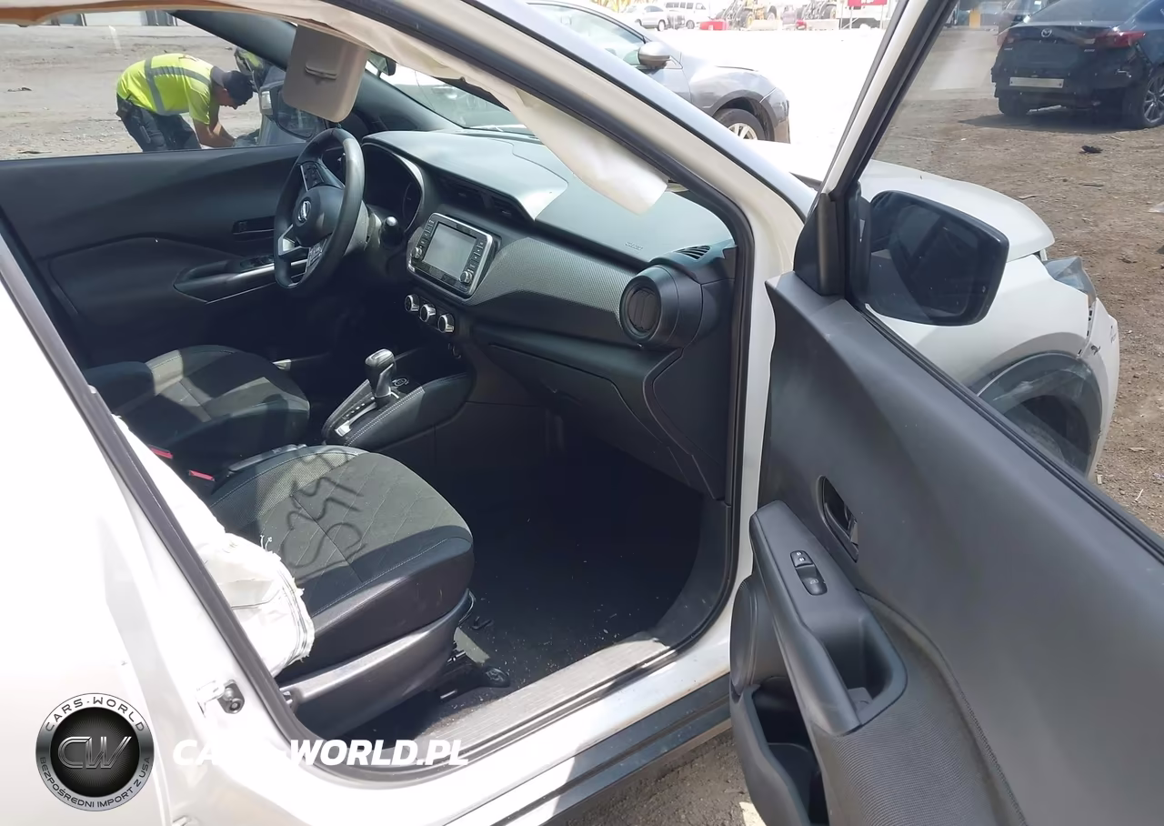 2019 Nissan Kicks S VIN:3N1CP5CU3KL520609 - 5