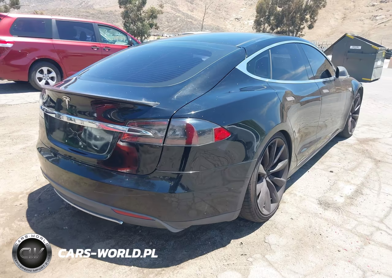 2012 Tesla Model S Performance-Signature Performance VIN:5YJSA1DP6CFS00082 - 4