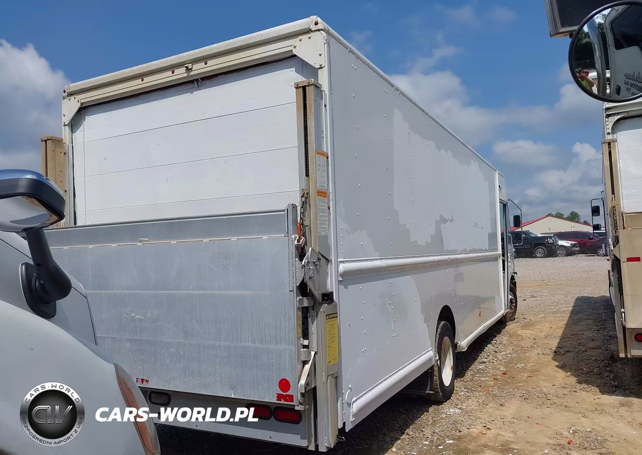 2015 Ford F-59 Commercial Stripped VIN:1F66F5KY9F0A04018 - 4