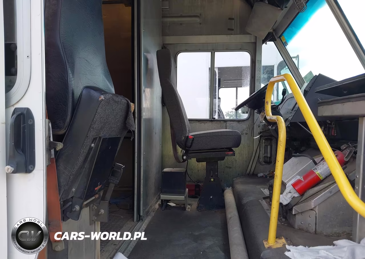 2015 Ford F-59 Commercial Stripped VIN:1F66F5KY9F0A04018 - 6