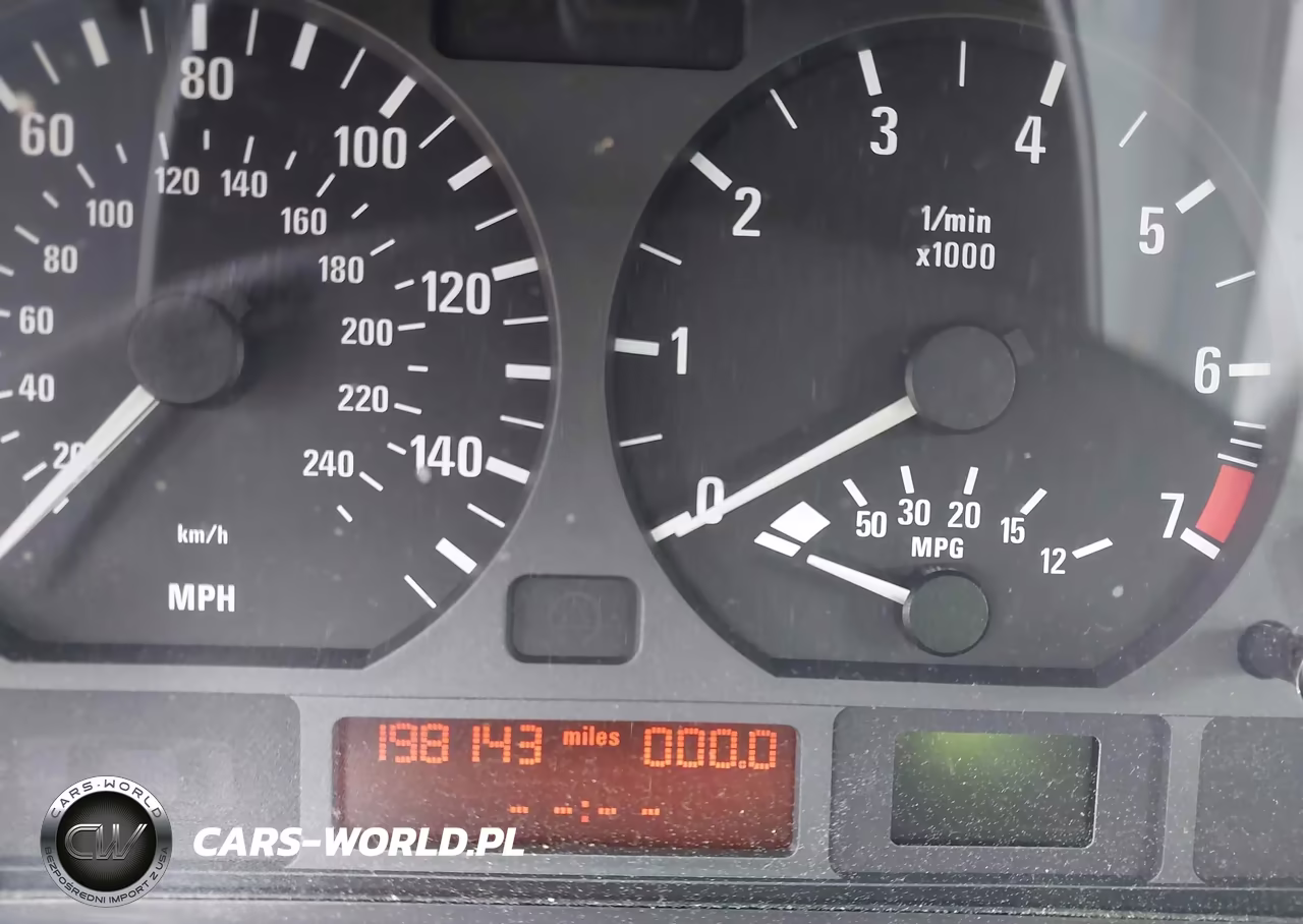 2004 BMW 325Xit VIN:WBAEP33444PF03660 - 7