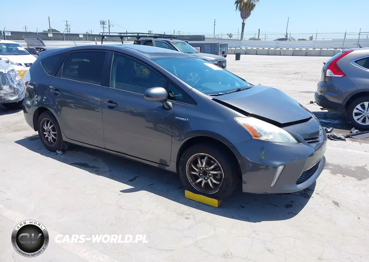 2014 Toyota Prius V Three – zdjęcie 1 z 17