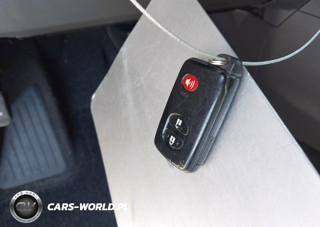 2014 Toyota Prius V Three VIN:JTDZN3EU8EJ015143 - 11