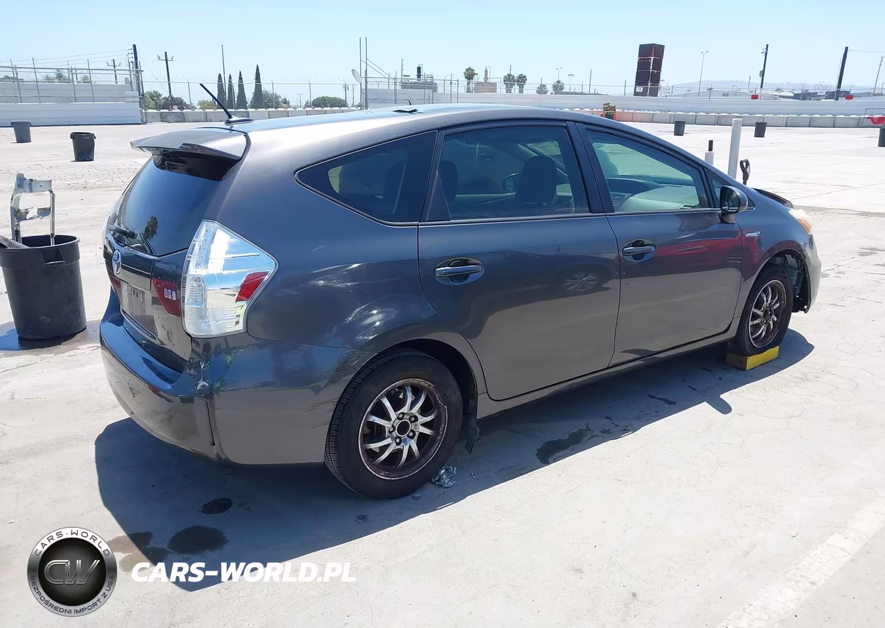 2014 Toyota Prius V Three VIN:JTDZN3EU8EJ015143 - 4