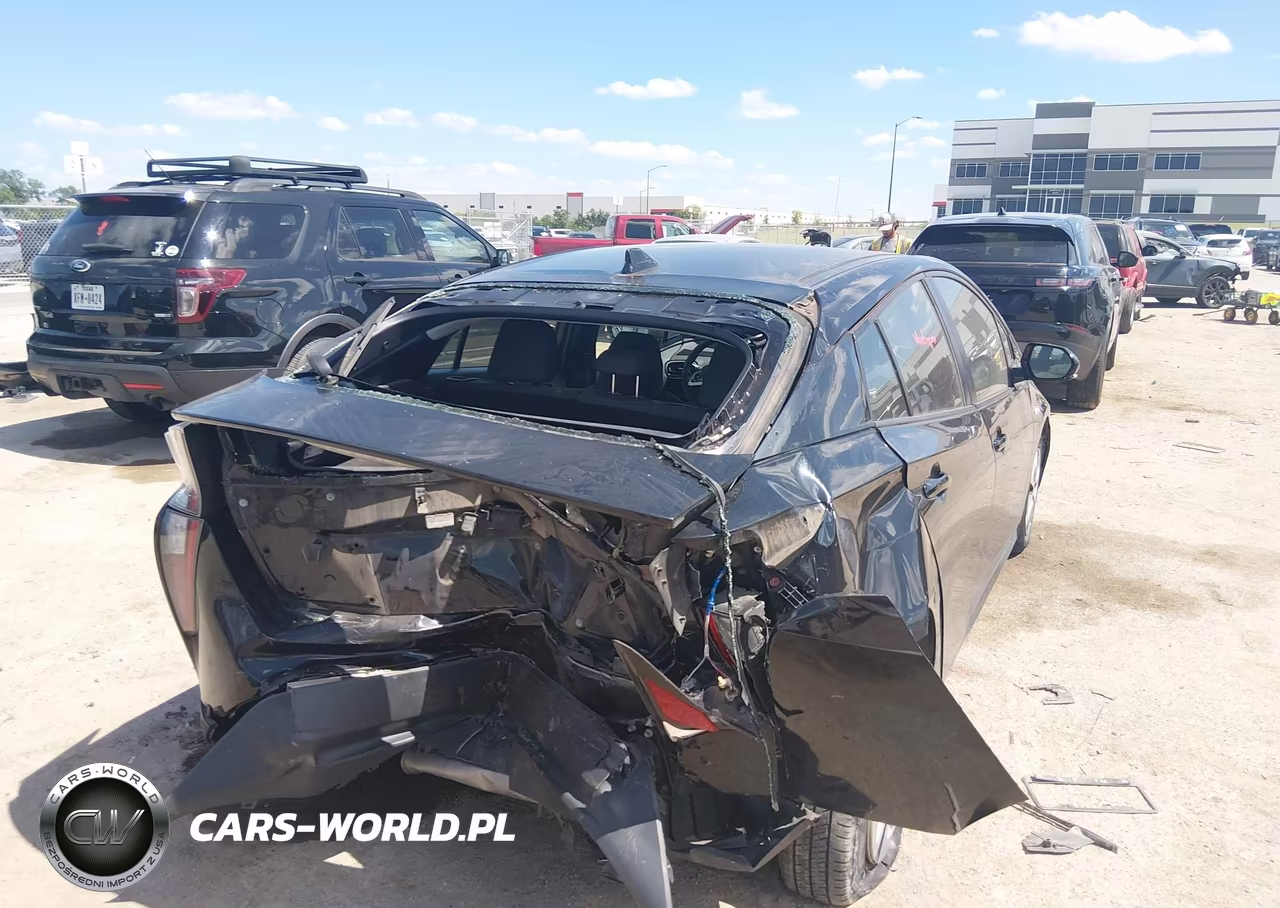2016 Toyota Prius Three VIN:JTDKARFU7G3504719 - 4