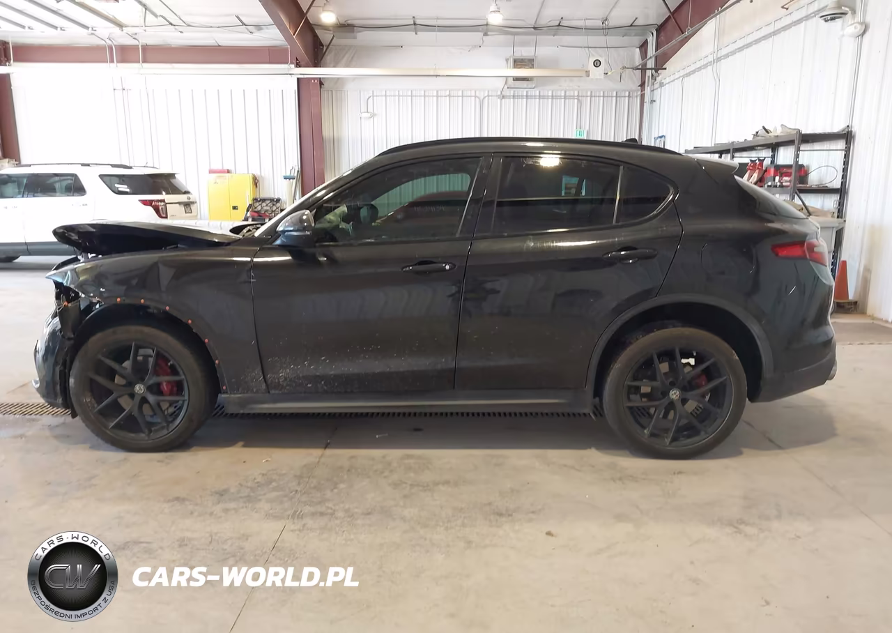 2018 Alfa Romeo Stelvio Ti Sport Awd VIN:ZASFAKNN5J7B98677 - 14