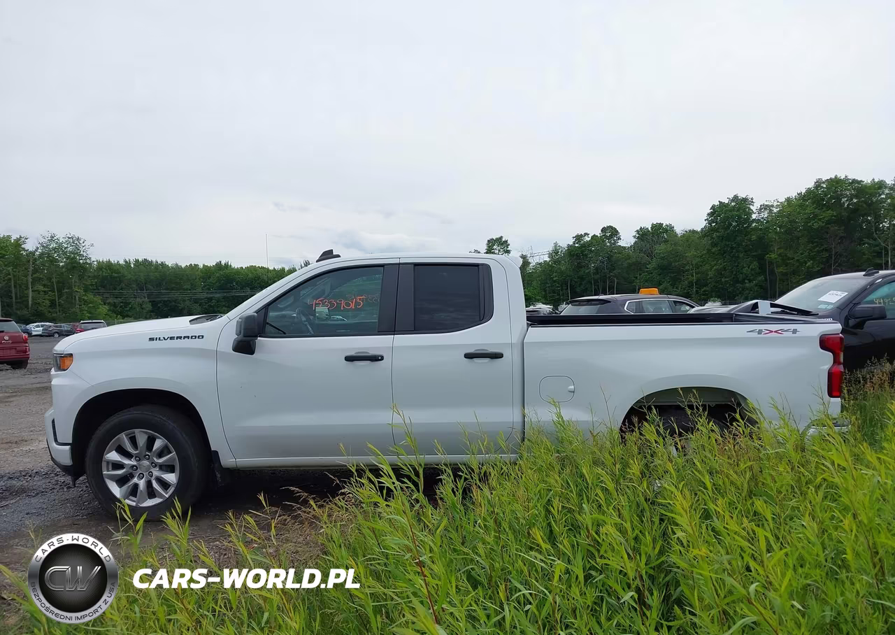 2020 Chevrolet Silverado 1500 4Wd Standard Bed Custom VIN:1GCRYBEKXLZ364206 - 14