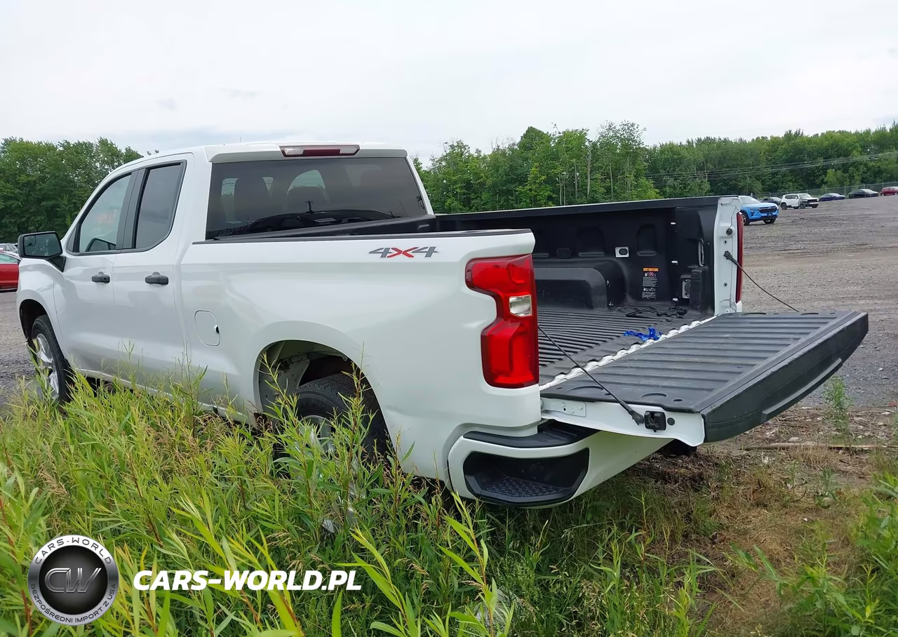 2020 Chevrolet Silverado 1500 4Wd Standard Bed Custom VIN:1GCRYBEKXLZ364206 - 3
