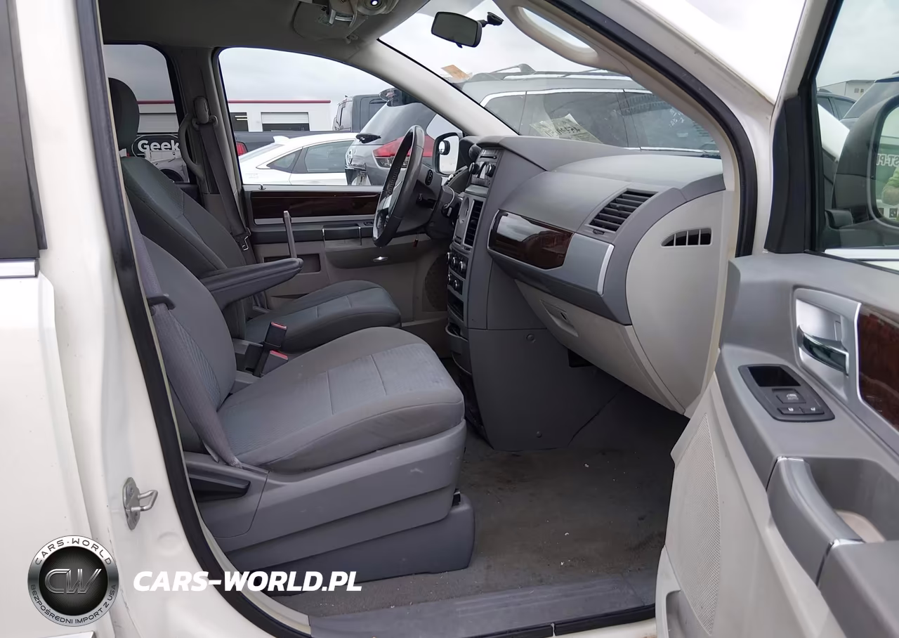2010 Chrysler Town & Country Touring VIN:2A4RR5D14AR176712 - 5