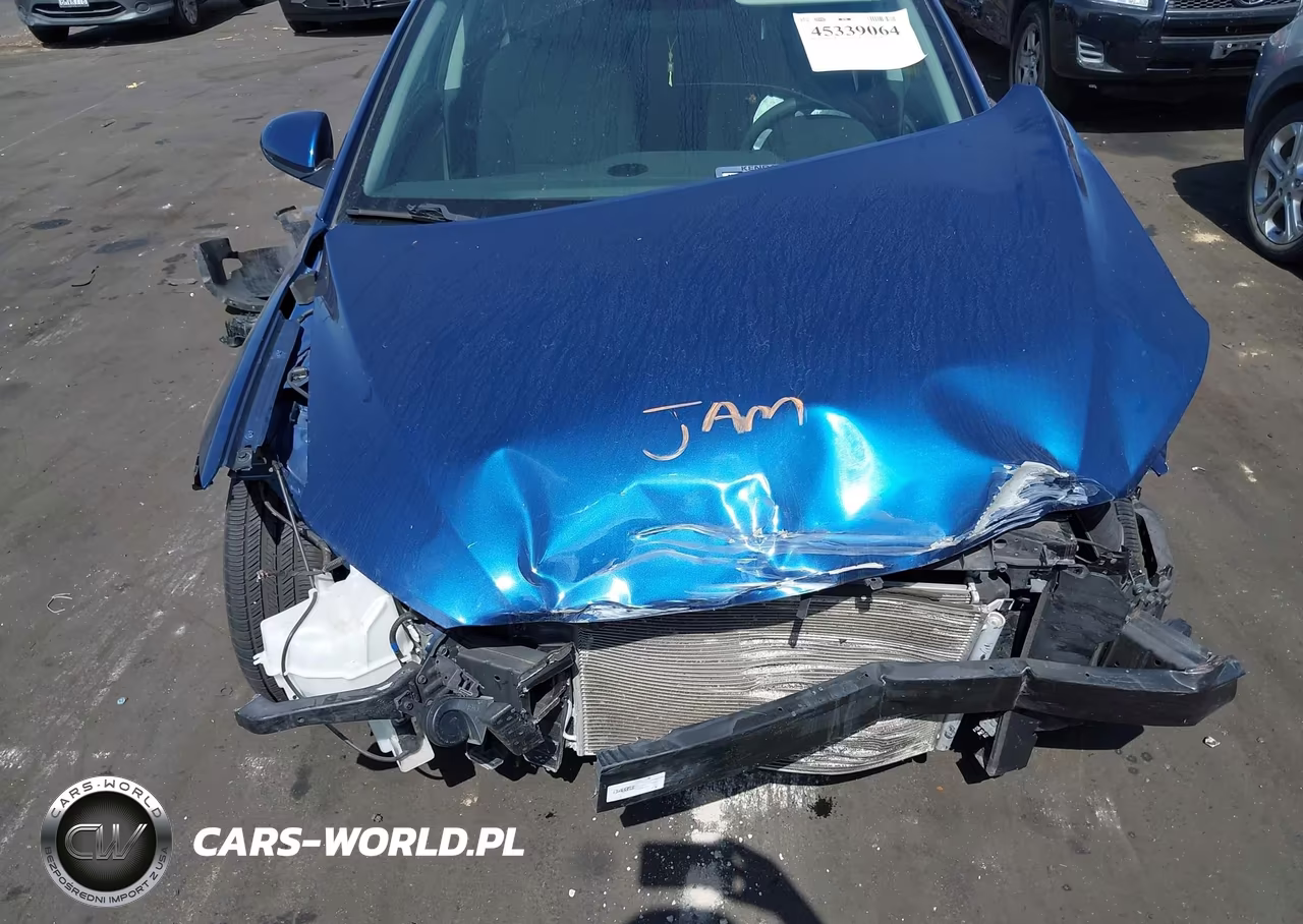 2018 Hyundai Elantra Sel VIN:5NPD84LF5JH332070 - 10