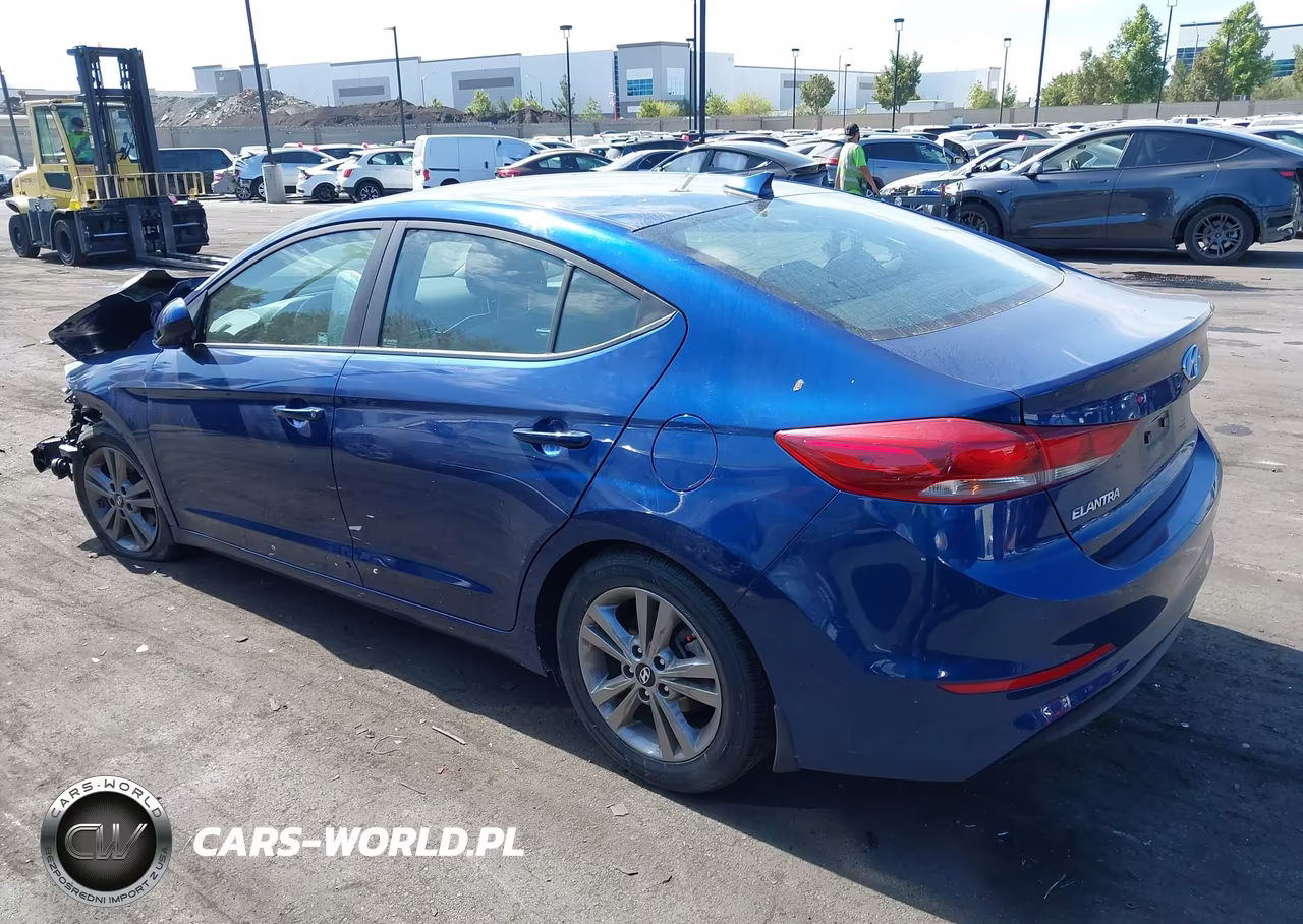 2018 Hyundai Elantra Sel VIN:5NPD84LF5JH332070 - 3