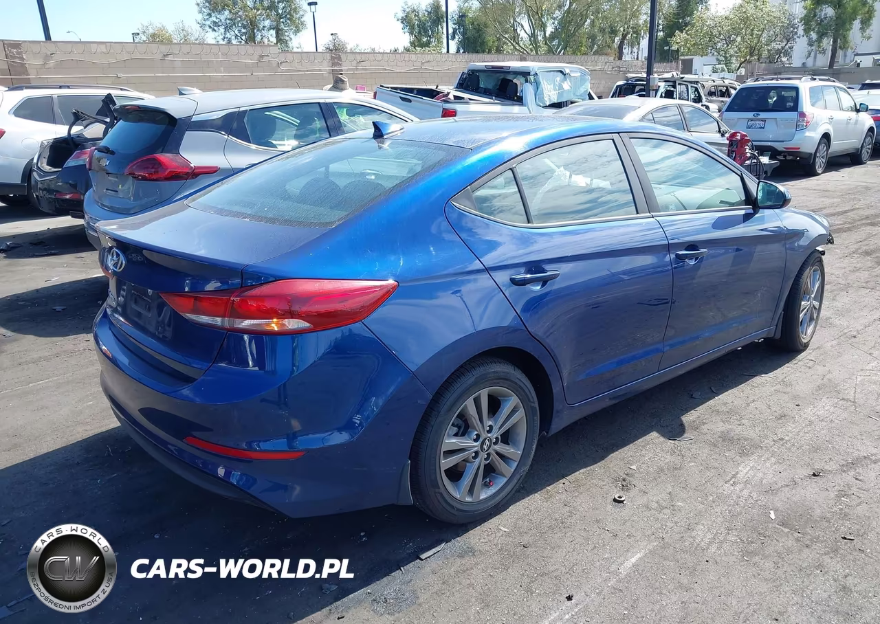 2018 Hyundai Elantra Sel VIN:5NPD84LF5JH332070 - 4