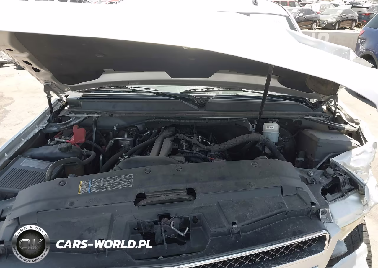 2010 Chevrolet Tahoe Ls VIN:1GNUCAE00AR261947 - 10