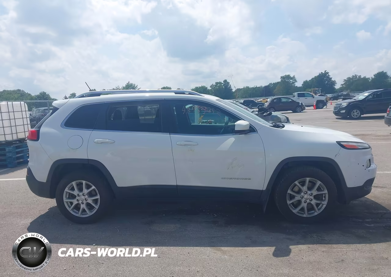2015 Jeep Cherokee Latitude VIN:1C4PJMCS5FW652537 - 13