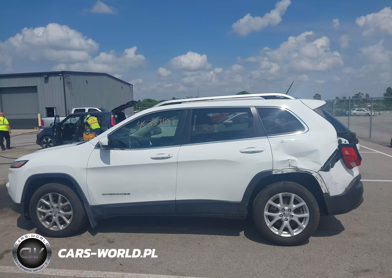 2015 Jeep Cherokee Latitude VIN:1C4PJMCS5FW652537 - 14