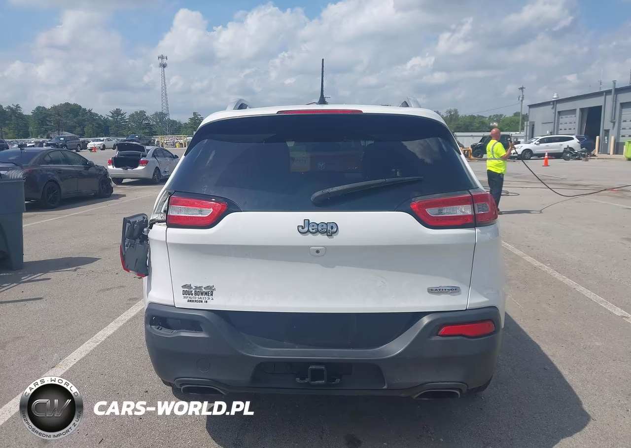 2015 Jeep Cherokee Latitude VIN:1C4PJMCS5FW652537 - 16