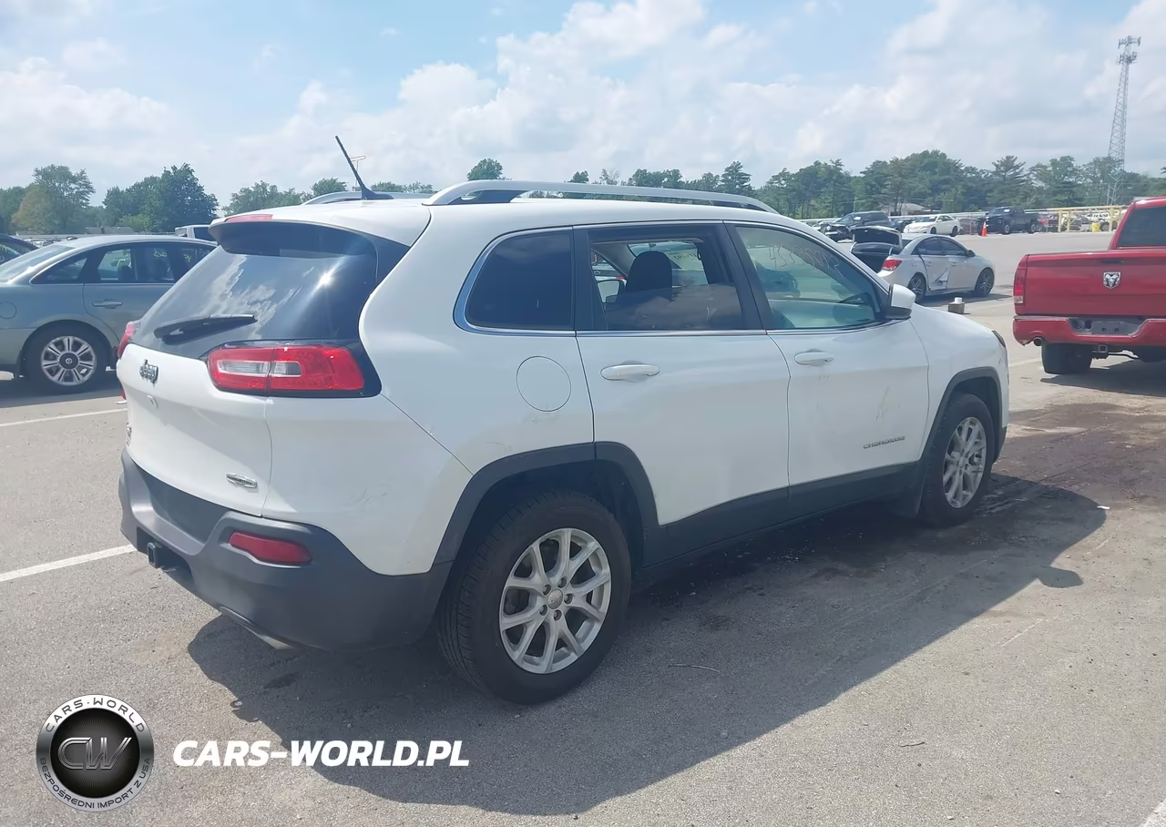 2015 Jeep Cherokee Latitude VIN:1C4PJMCS5FW652537 - 4