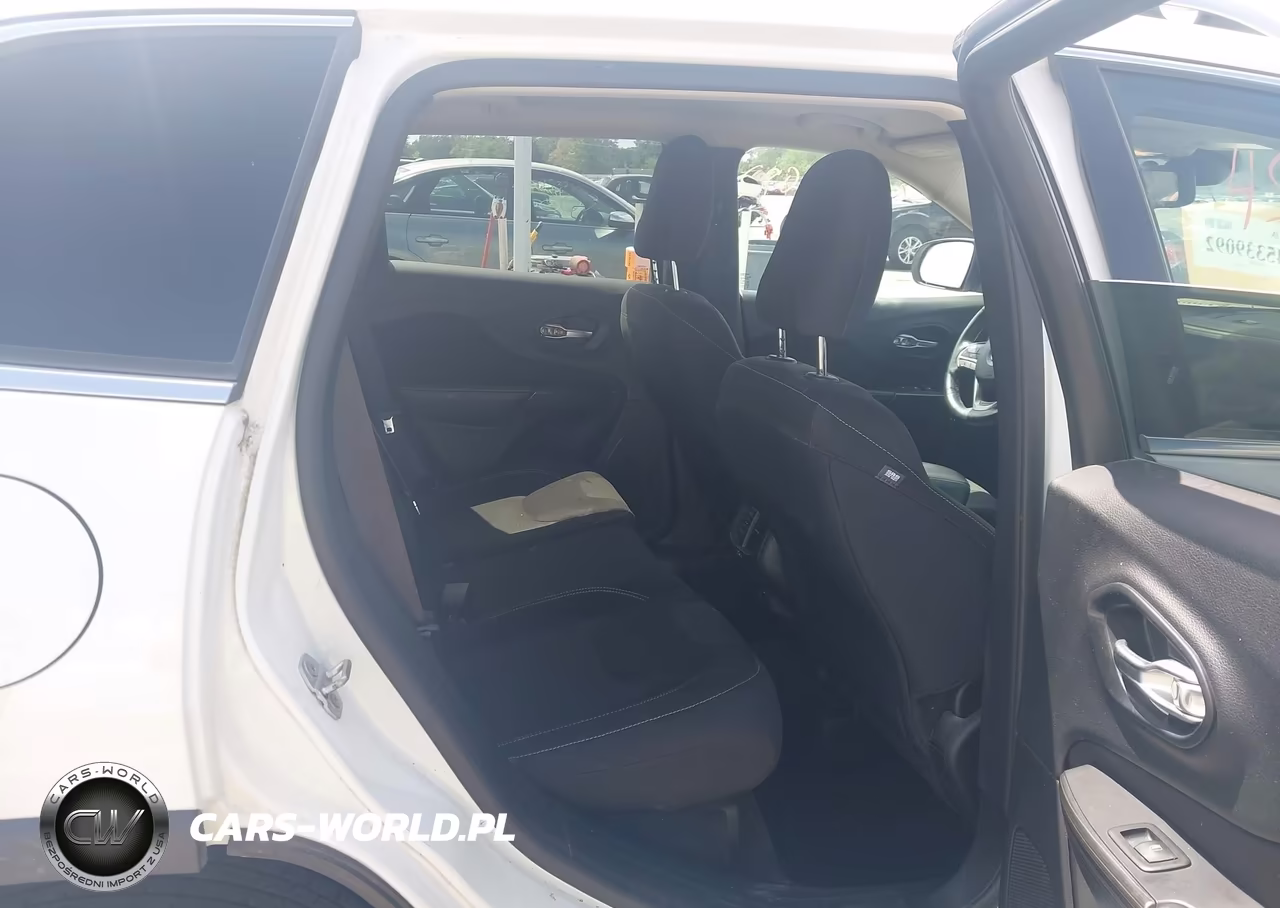 2015 Jeep Cherokee Latitude VIN:1C4PJMCS5FW652537 - 8
