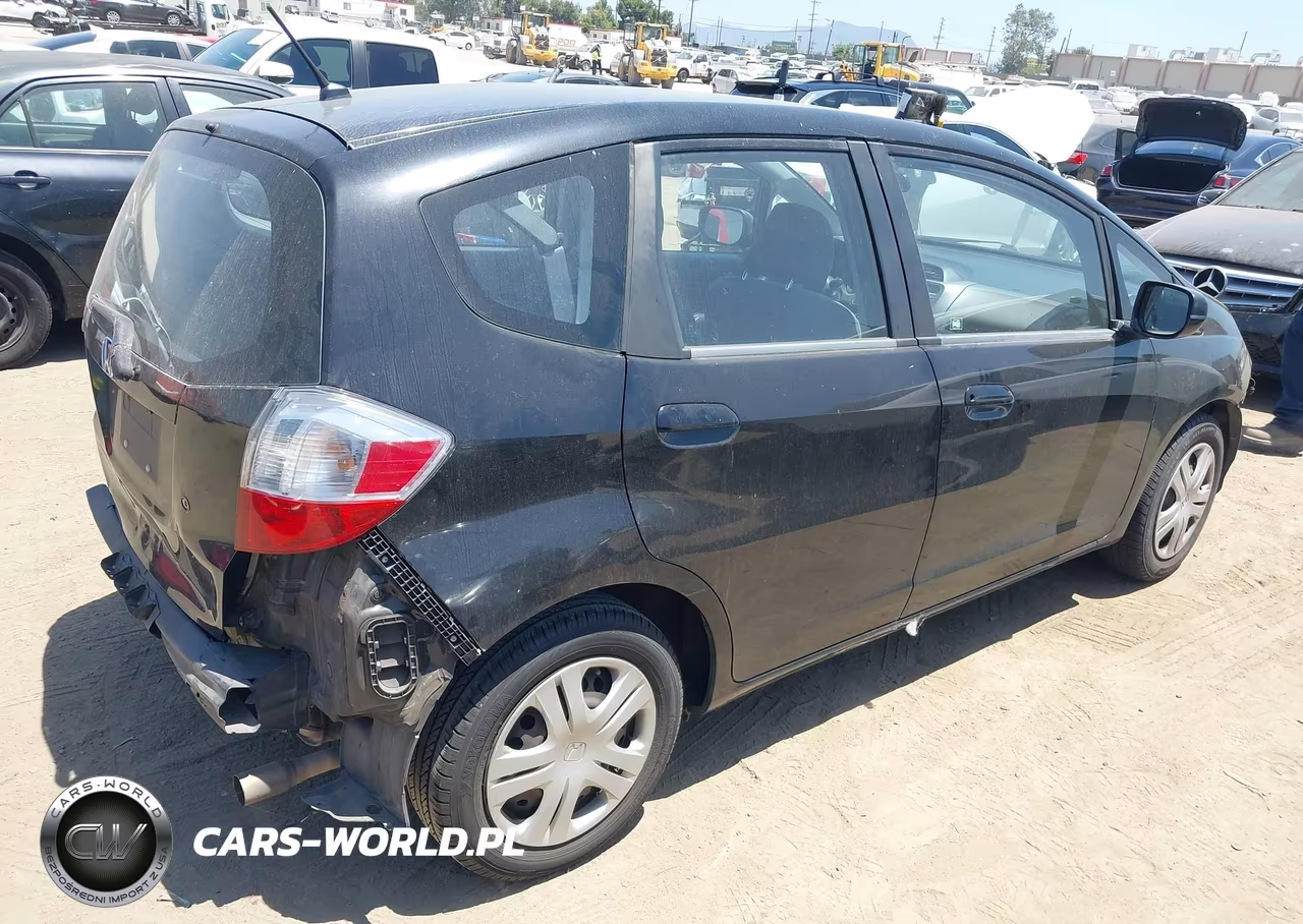 2010 Honda Fit VIN:JHMGE8H25AC039363 - 4