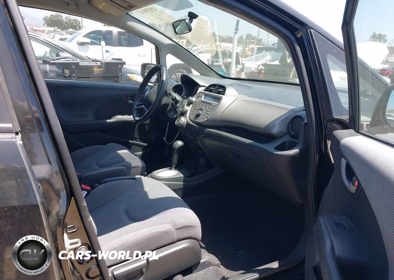 2010 Honda Fit VIN:JHMGE8H25AC039363 - 5