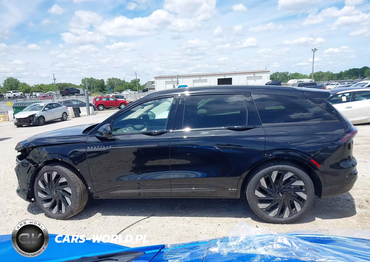 2025 Lincoln Nautilus Reserve VIN:5LMPJ8KA2SJ966890 - 14