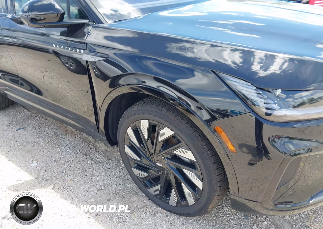 2025 Lincoln Nautilus Reserve VIN:5LMPJ8KA2SJ966890 - 18