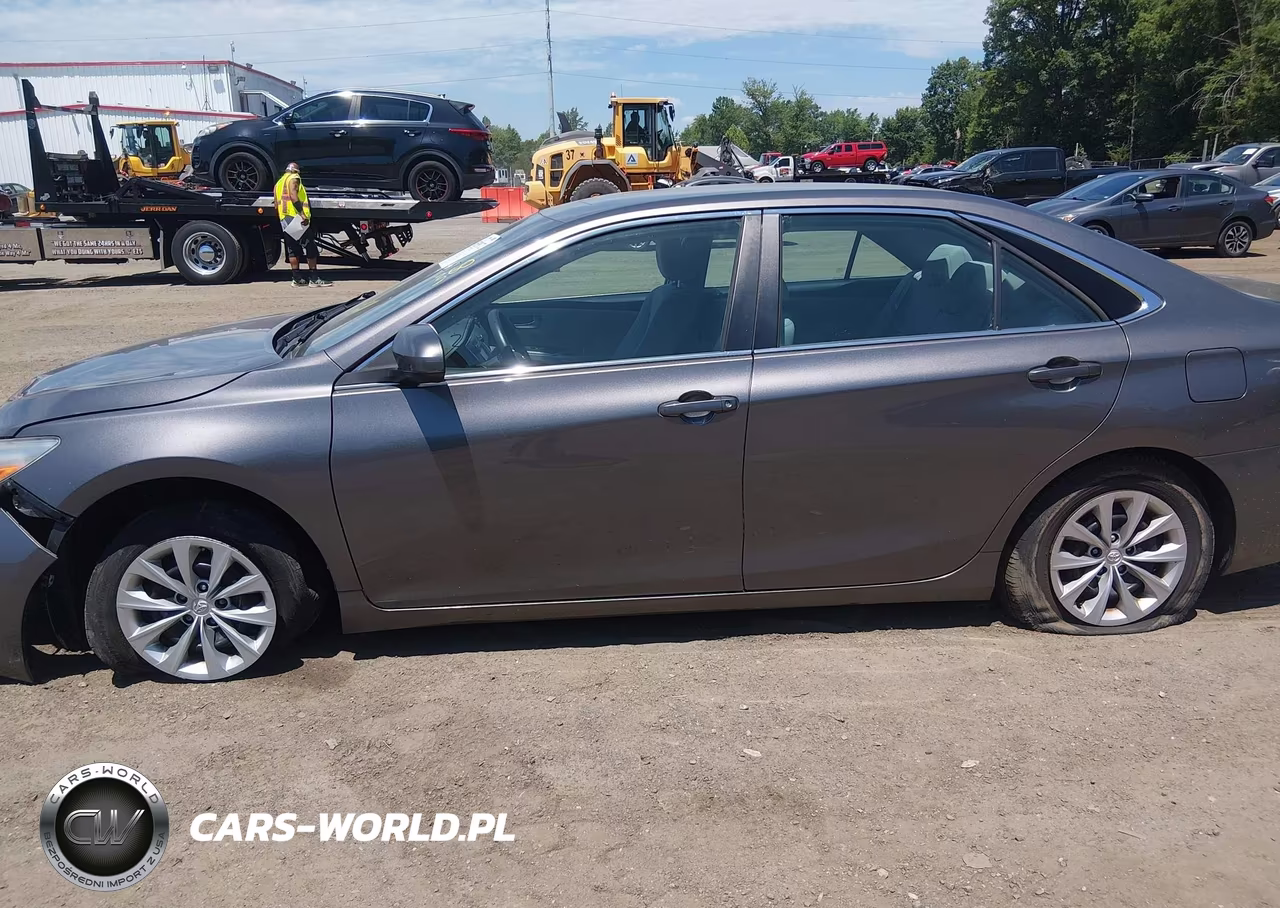 2017 Toyota Camry Le VIN:4T1BF1FK6HU738147 - 6