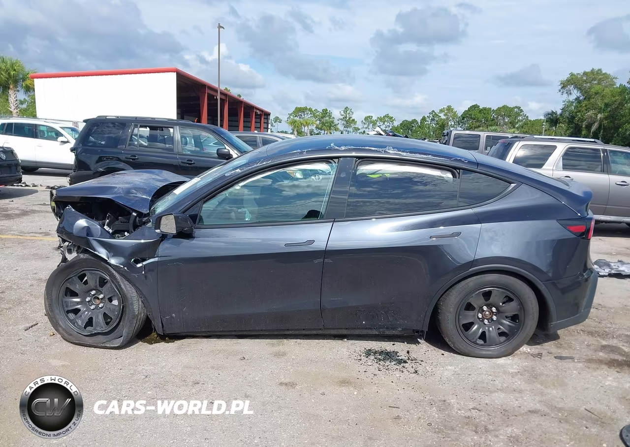 2026 Tesla Model Y VIN:7SAYGDED0TA606146 - 14