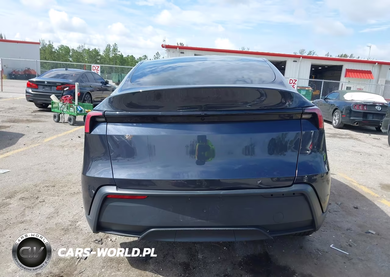2026 Tesla Model Y VIN:7SAYGDED0TA606146 - 16