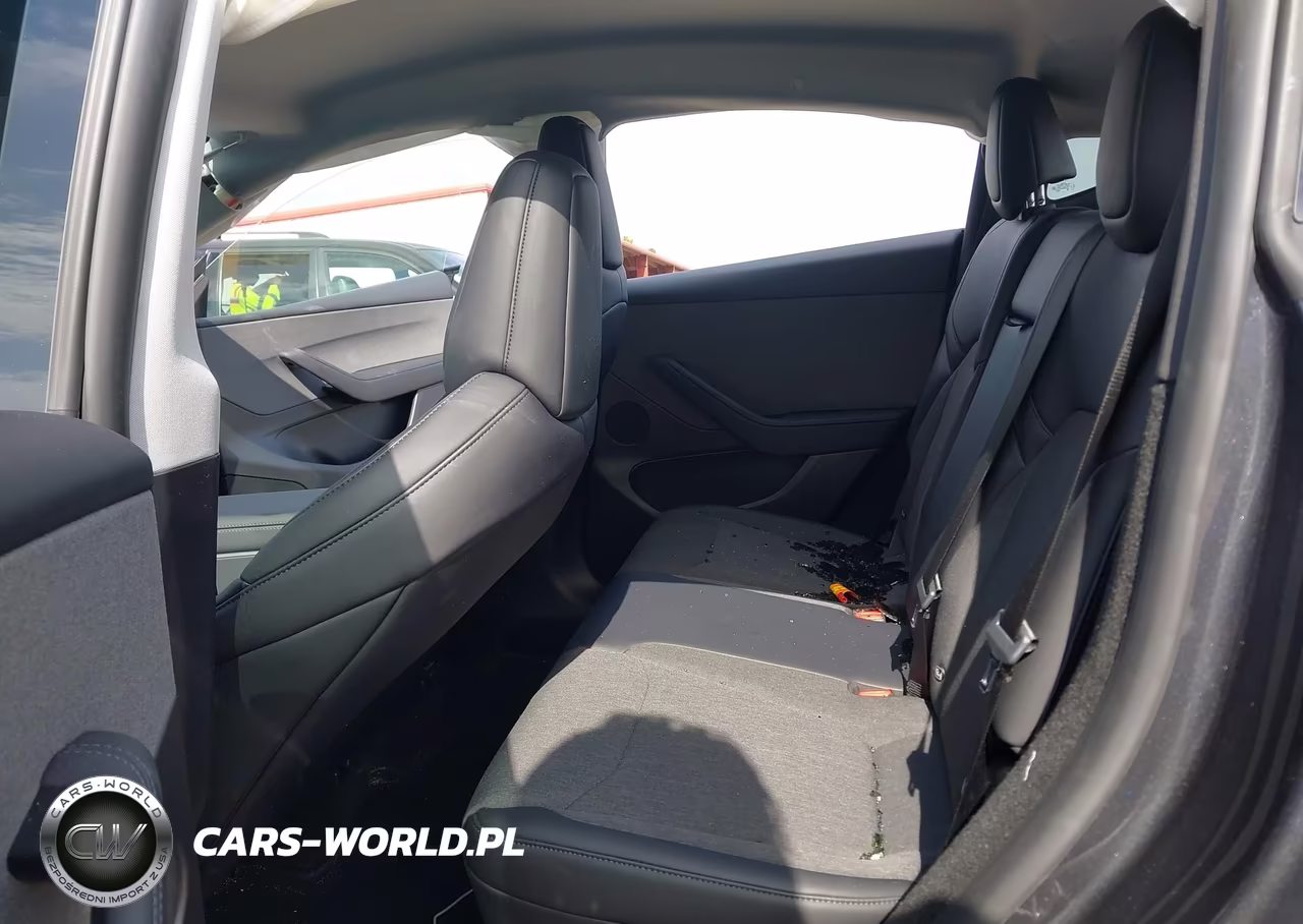 2026 Tesla Model Y VIN:7SAYGDED0TA606146 - 8