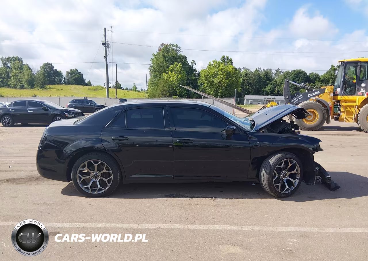 2018 Chrysler 300 300S VIN:2C3CCABG7JH201593 - 13
