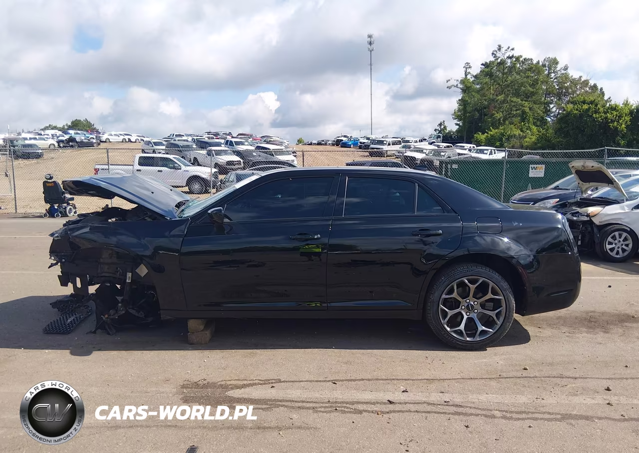 2018 Chrysler 300 300S VIN:2C3CCABG7JH201593 - 14