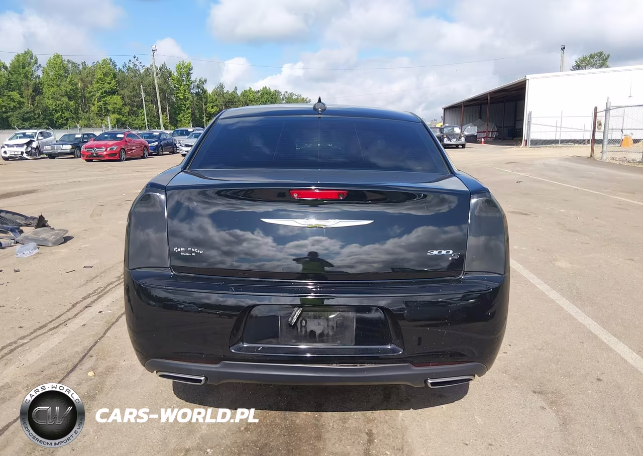 2018 Chrysler 300 300S VIN:2C3CCABG7JH201593 - 16
