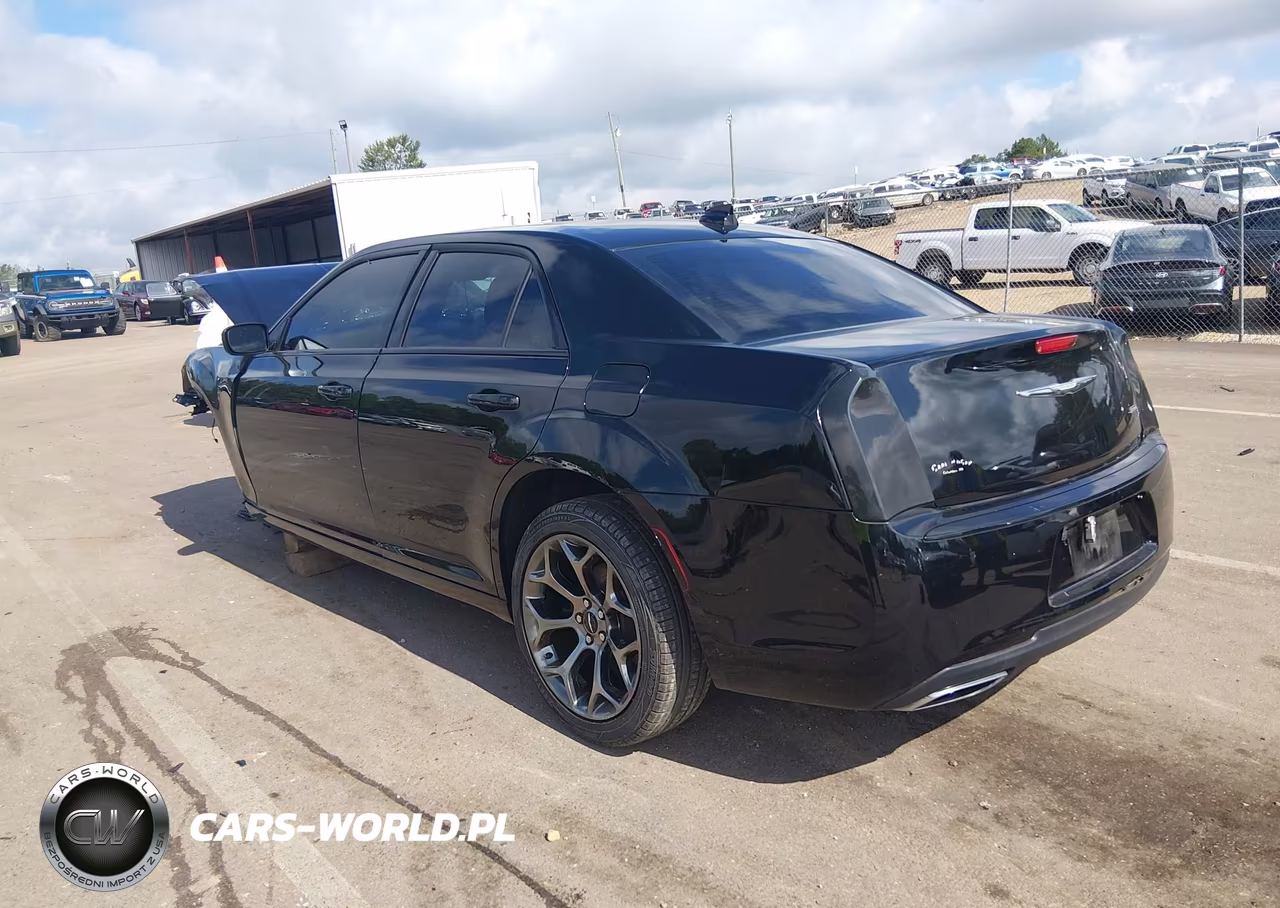 2018 Chrysler 300 300S VIN:2C3CCABG7JH201593 - 3