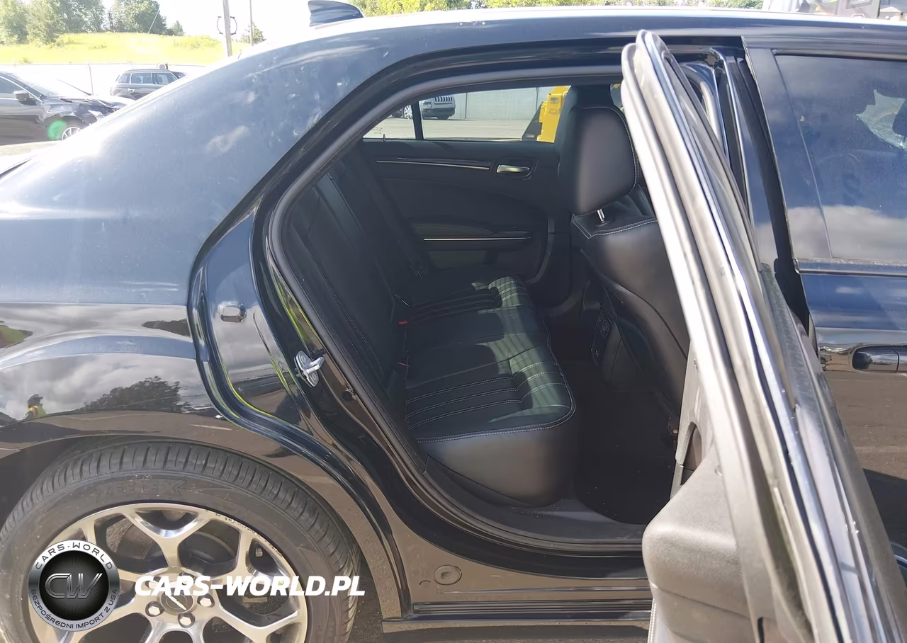 2018 Chrysler 300 300S VIN:2C3CCABG7JH201593 - 8