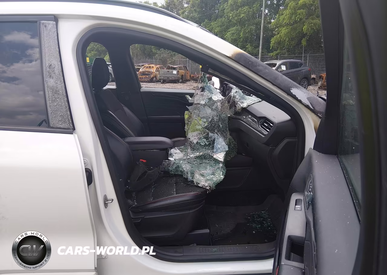 2023 Ford Escape St-Line VIN:1FMCU0MN5PUB21838 - 5
