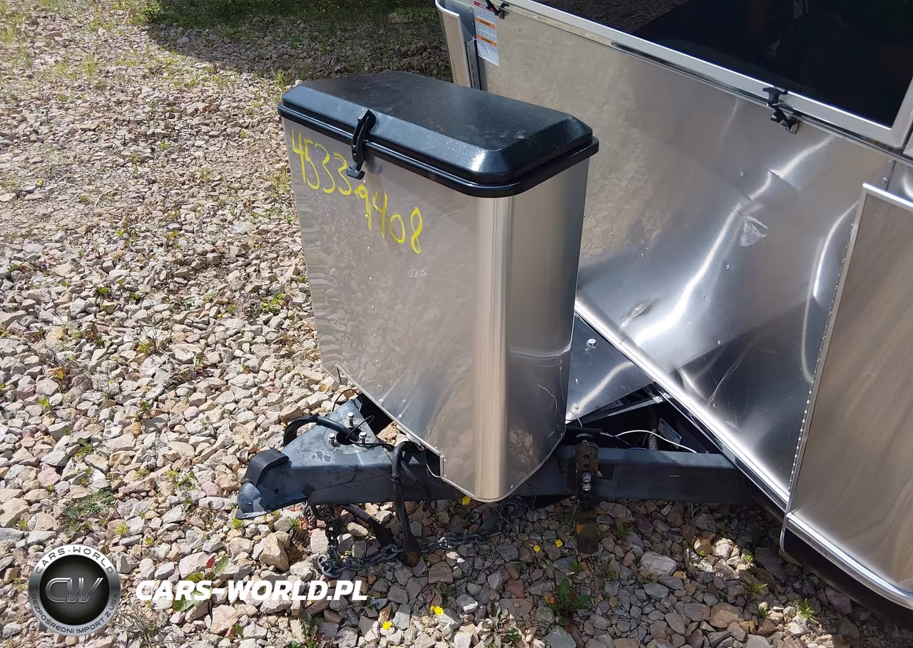 2023 Airstream Classic 30Rb Travel Trailer VIN:1STJBYP24PJ567760 - 10
